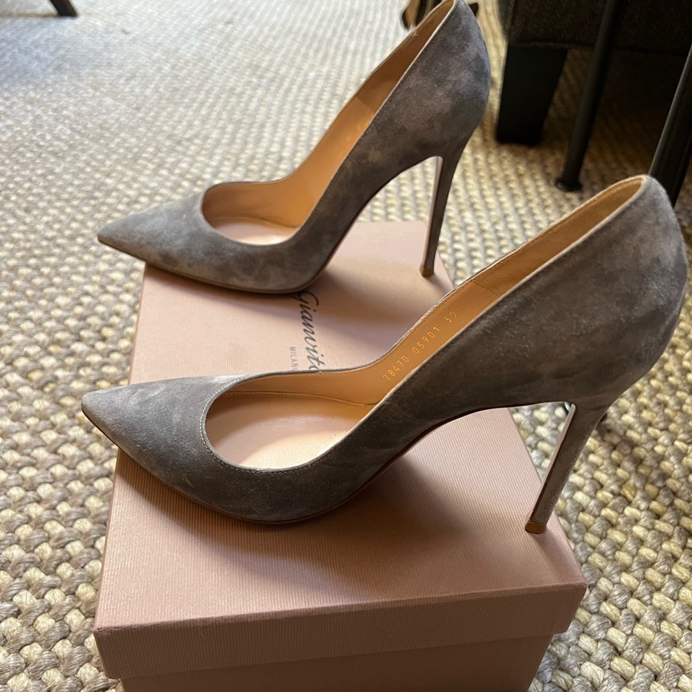 Gianvito Rossi gray suede heels